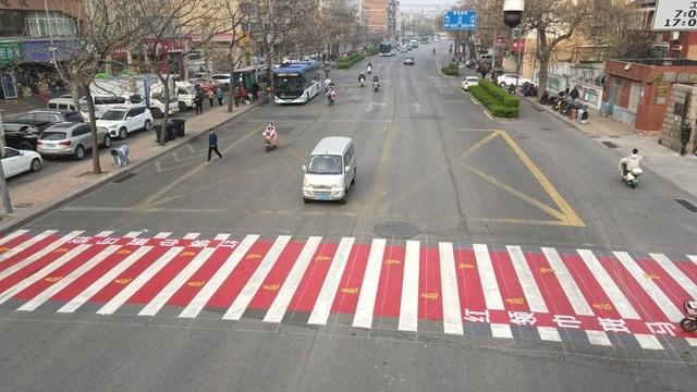 济南市首条“红领巾斑马线”宣布正式启用