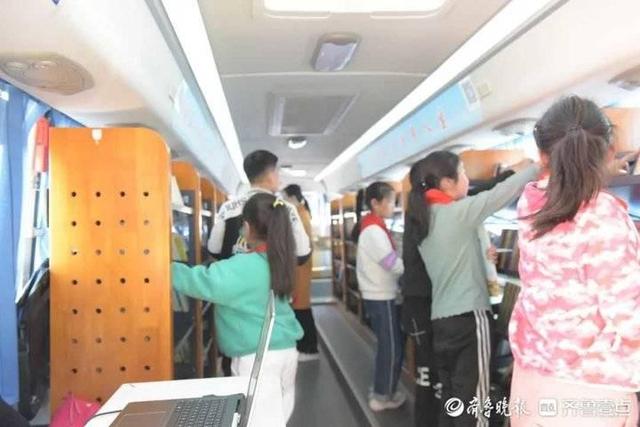 济南市图书馆组织开展“流动图书+阅读服务进校园”活动