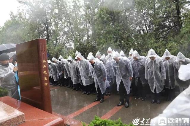 济南市政府在济南革命烈士陵园英雄广场举行山东省2023清明祭英烈暨党团（队）主题活动