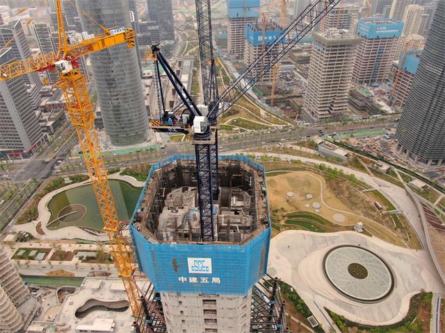 济南中央商务区CBD“五指山”之一的复地济南国际金融中心A1项目取得新的工程进展