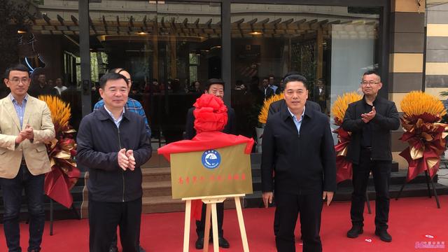 高青黑牛“济南”旗舰店在济南市历下区马鞍山路2号南郊宾馆正式揭牌
