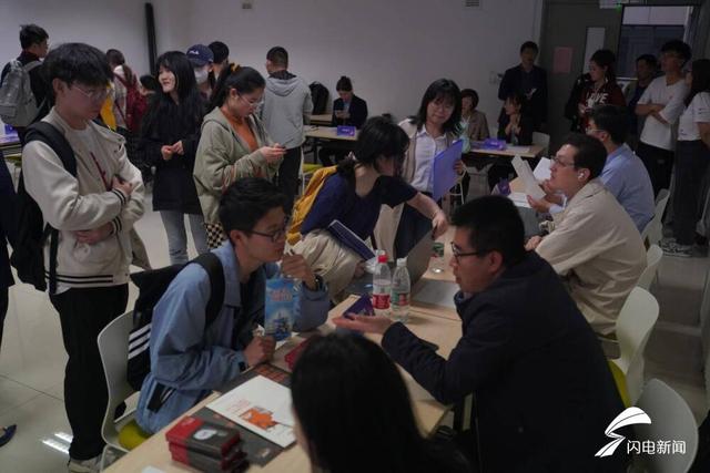 济南高新区与山东大学联合开展的“千名硕博进高新——山东大学研究生实习实践活动”在山东大学千佛山校区进行校园宣讲