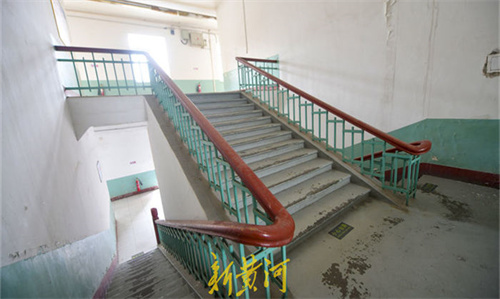03.jpg 03.jpg