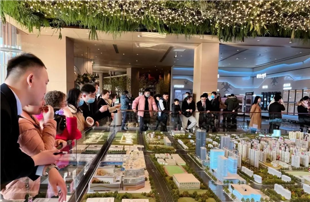 济南市房地产业协会发布《2022济南房地产年鉴》22年住宅销售7.31万套,其中二手住宅交易4.21万套