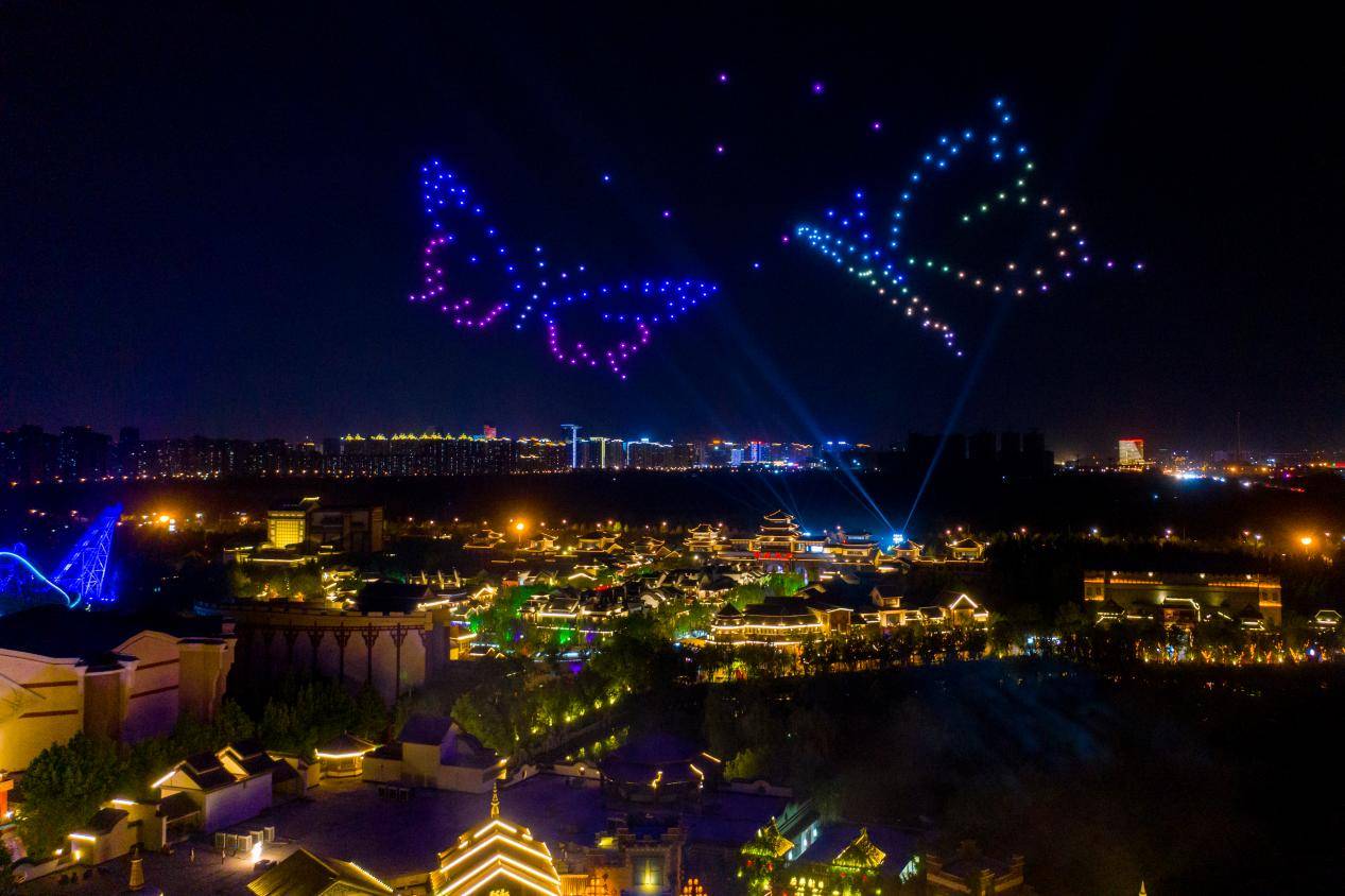 五一期间，济南方特将开启为期5天的电音超燃夜，仅售199元的五一预售特惠票联袂登场